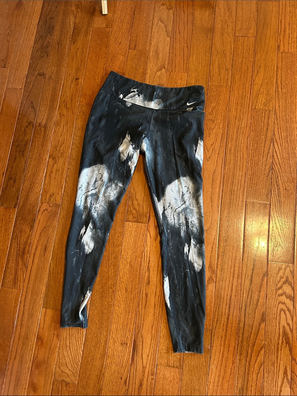 Nike Black and White Womens size L